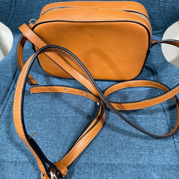 Lot of 9 Purses. New and like new - Picture 12 of 17